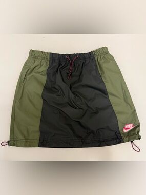 Nike sportswear skirt women’s XS olive/ green- with drawstring